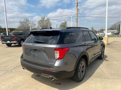 Used 2022 Ford Explorer XLT w/ Equipment Group 202A AWD/4WD image 5