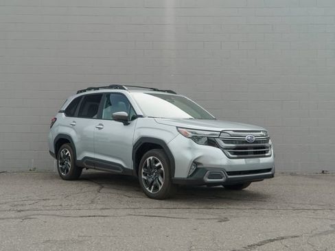 Used 2025 Subaru Forester Limited w/ Popular Package #2 AWD/4WD image 9