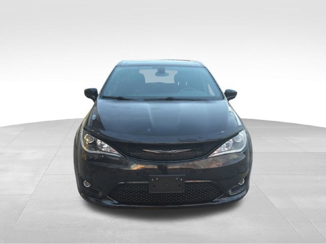 Used 2020 Chrysler Pacifica Touring w/ S Appearance Package FWD image 4