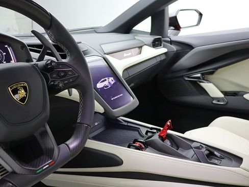 Used 2025 Lamborghini Revuelto AWD/4WD image 32