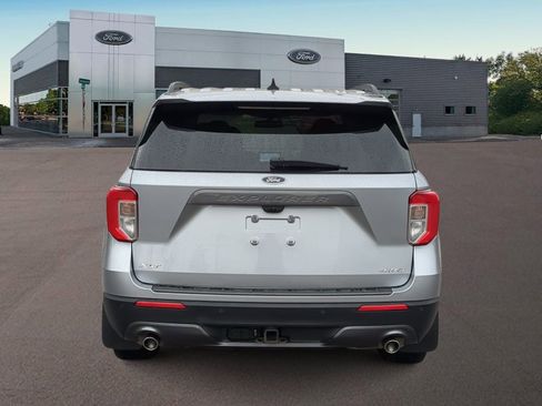 Used 2022 Ford Explorer XLT w/ Equipment Group 202A image 10