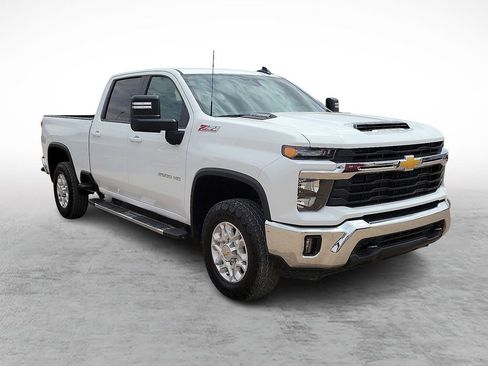 Used 2025 Chevrolet Silverado 2500 LT image 1
