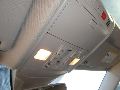 Used 2019 Volkswagen Jetta SEL image 24