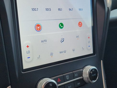 Used 2024 Ford Edge SEL image 26