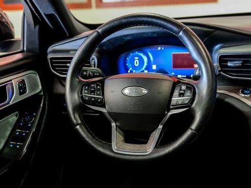 Used 2022 Ford Explorer Platinum w/ Equipment Group 601A image 18