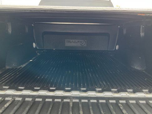 Used 2017 GMC Sierra 1500 SLT w/ SLT Premium Package image 35