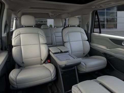 New 2025 Lincoln Navigator L Reserve image 11