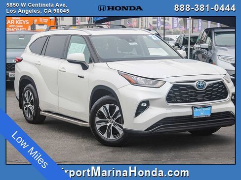 Used 2021 Toyota Highlander XLE image 1