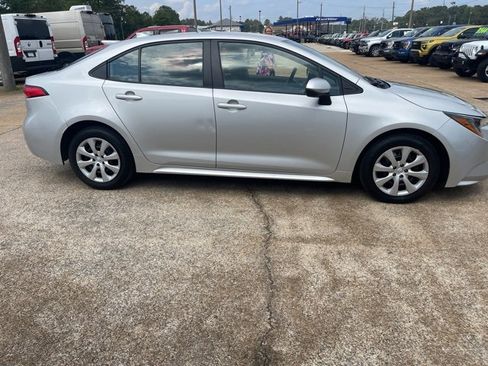 Used 2024 Toyota Corolla LE image 3
