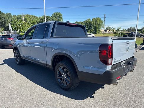Used 2023 Honda Ridgeline Sport image 5
