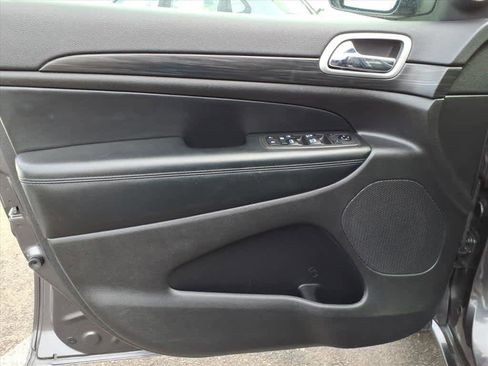 Used 2021 Jeep Grand Cherokee Laredo X image 11