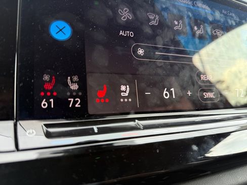 Used 2025 Volkswagen Atlas SE FWD image 19