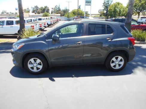 Used 2020 Chevrolet Trax LT FWD image 4