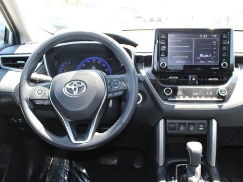 Used 2022 Toyota Corolla Cross XLE w/ Convenience Package FWD image 14