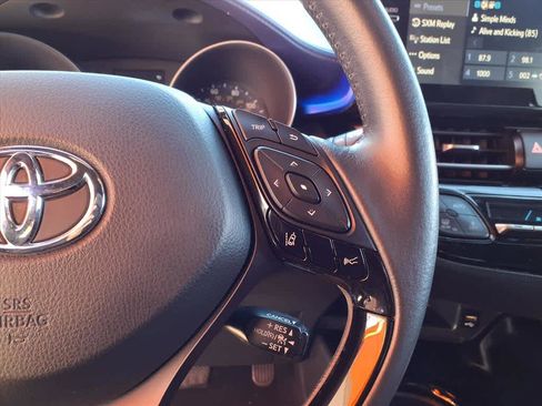 Certified 2022 Toyota C-HR XLE image 11
