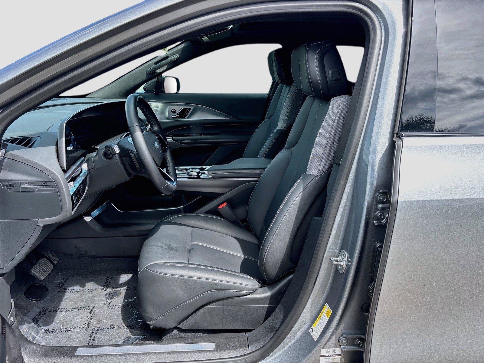 Used 2024 Cadillac Lyriq Tech RWD image 21