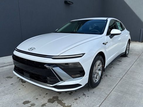 New 2026 Hyundai Sonata SE FWD image 1