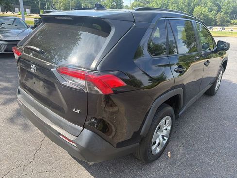 Used 2021 Toyota RAV4 LE FWD image 5