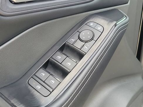 Used 2025 Nissan Rogue SV AWD/4WD image 29