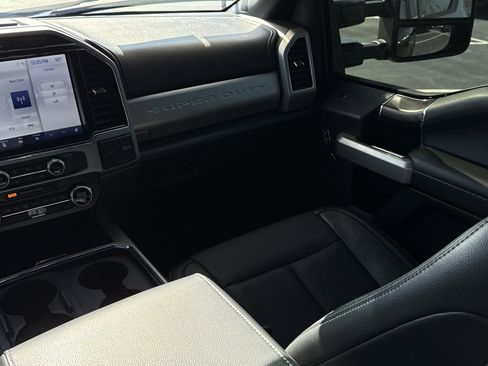 Certified 2022 Ford F250 Lariat w/ Black Appearance Package image 14