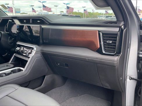 Used 2025 GMC Sierra 2500 Denali w/ Denali Reserve Package image 17