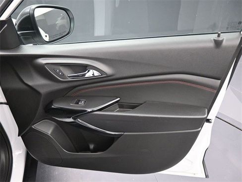 Certified 2025 Chevrolet Trax RS w/ Sunroof Package image 5