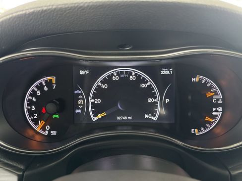 Used 2022 Jeep Grand Cherokee Laredo X image 10