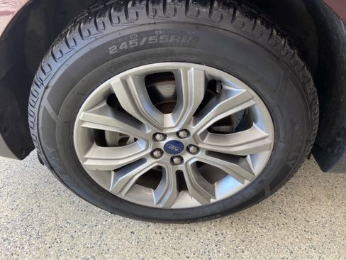 Used 2019 Ford Edge Titanium image 12