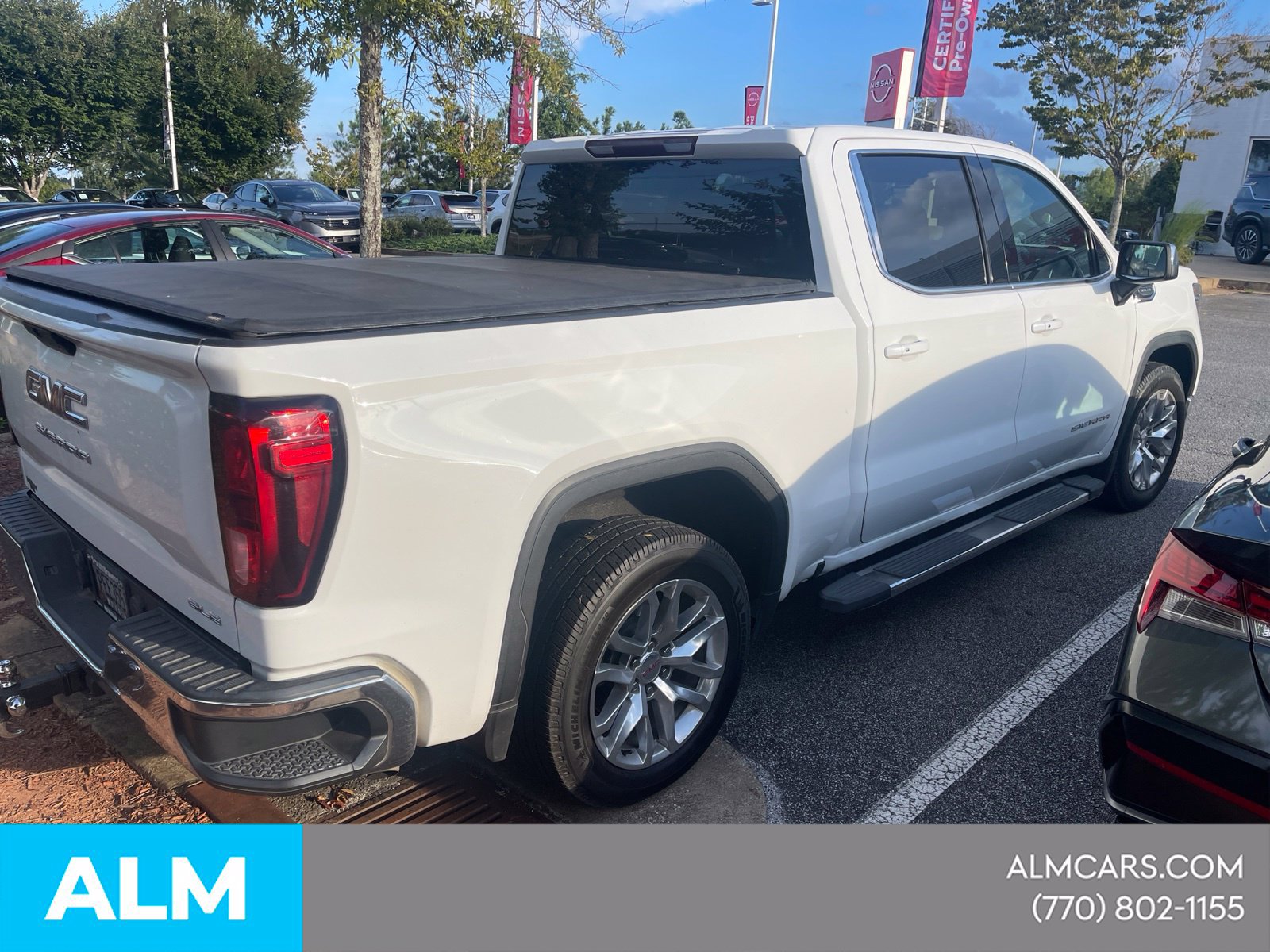 Used 2021 GMC Sierra 1500 SLE RWD image 3