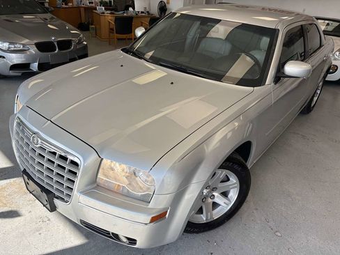 Used 2007 Chrysler 300 Touring image 9