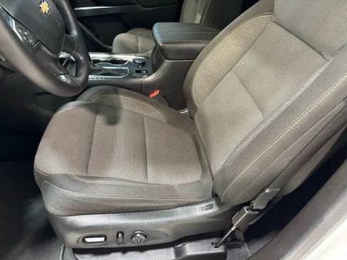 Used 2020 Chevrolet Traverse LT image 24