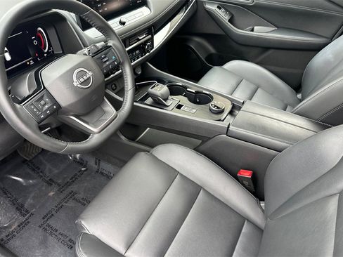 Used 2025 Nissan Rogue SL image 12