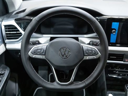 New 2026 Volkswagen Taos SE FWD image 15