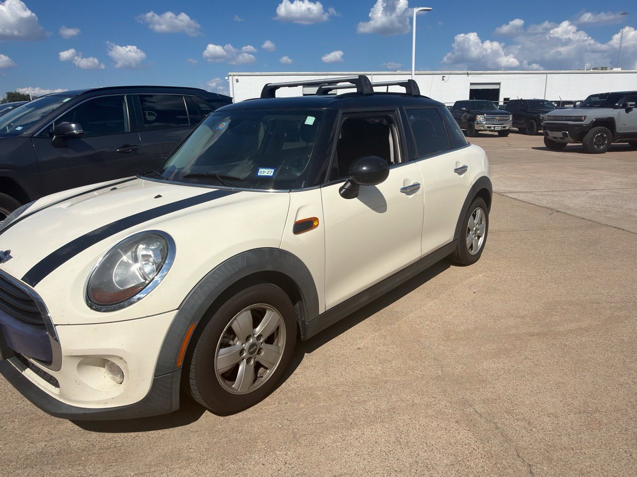 Used 2018 MINI Cooper 4-Door Hardtop FWD image 1