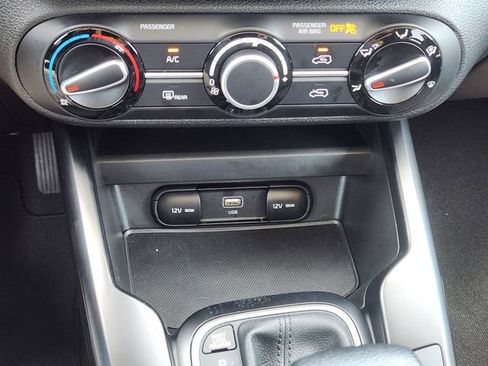 Certified 2025 Kia Soul LX w/ LX Technology Package FWD image 19