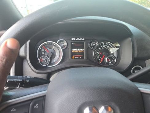 Used 2024 RAM 3500 Tradesman w/ Chrome Appearance Group AWD/4WD image 31