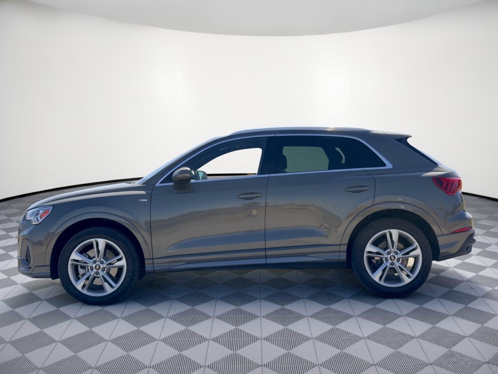 Used 2024 Audi Q3 2.0T Premium AWD/4WD image 2