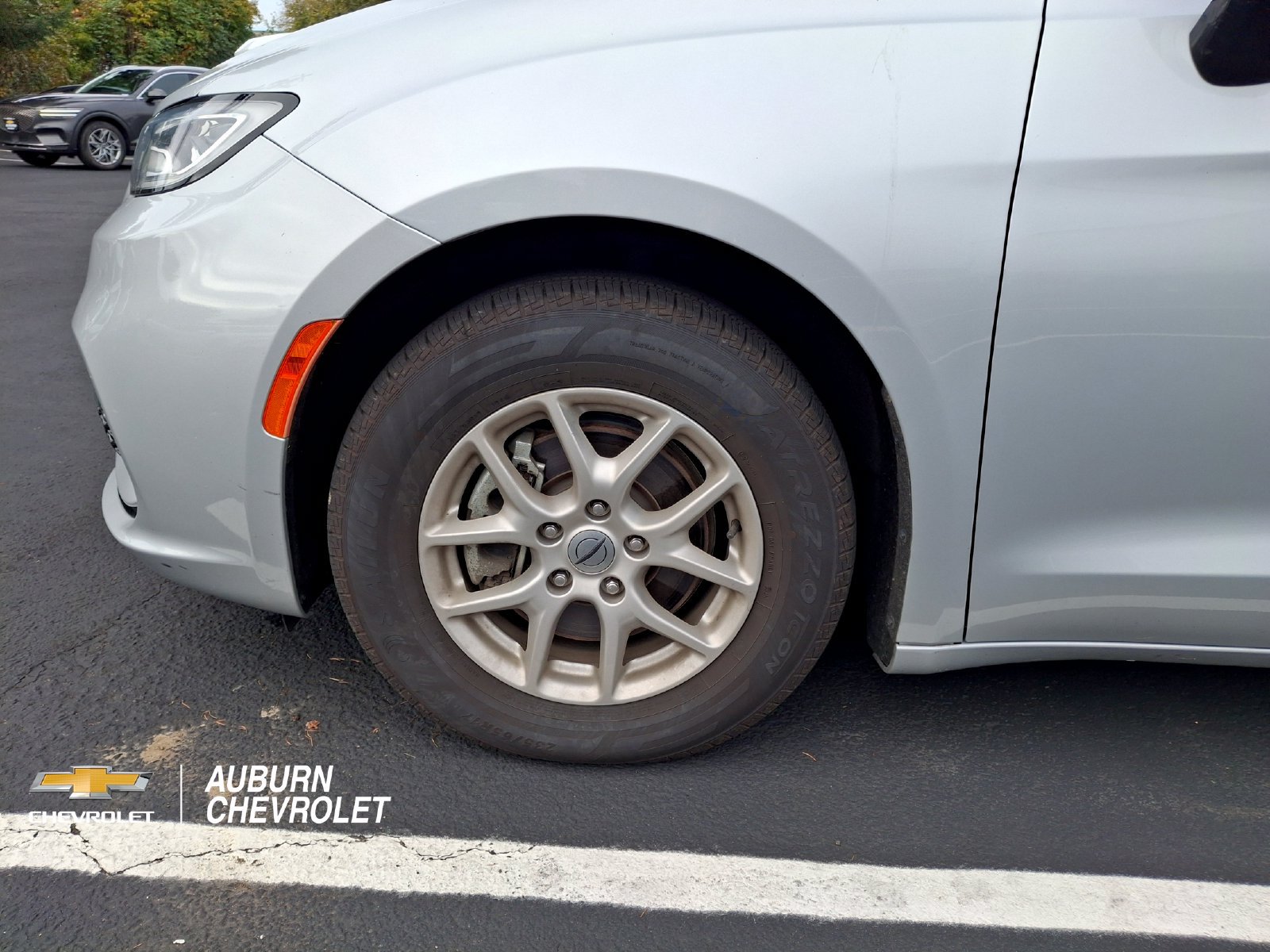 Used 2024 Chrysler Pacifica Touring-L FWD image 20
