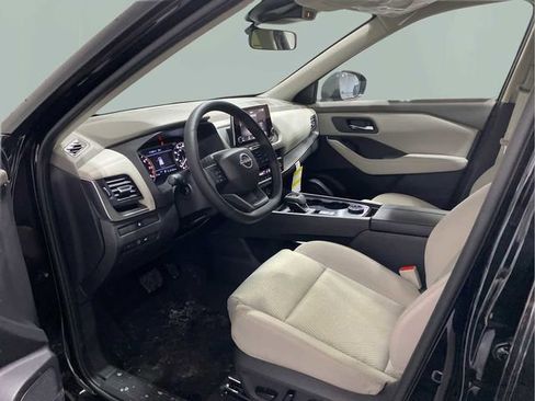 Certified 2025 Nissan Rogue SV image 12