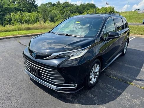 Used 2021 Toyota Sienna Limited AWD/4WD image 7