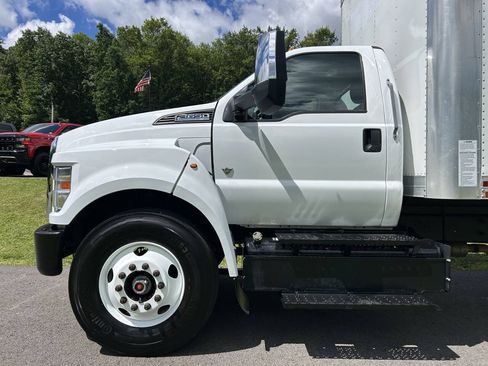 Used 2023 Ford F650 2WD Regular Cab Super Duty image 9
