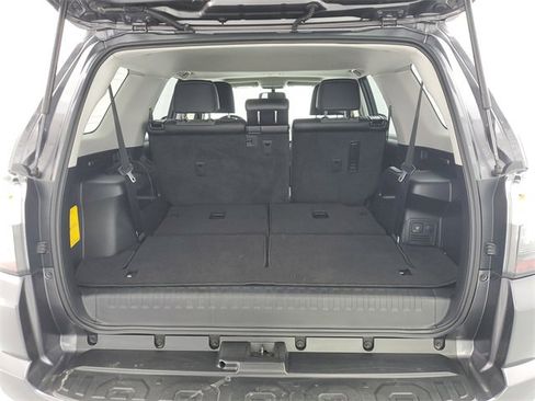 Used 2017 Toyota 4Runner SR5 Premium image 9