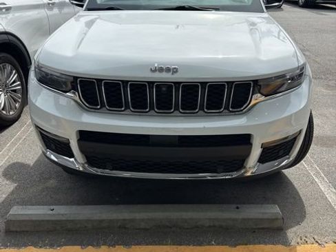 Used 2021 Jeep Grand Cherokee L Limited w/ Luxury Tech Group II image 11