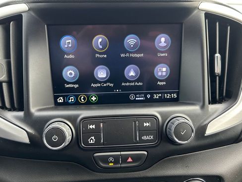 Used 2024 GMC Terrain SLT image 12