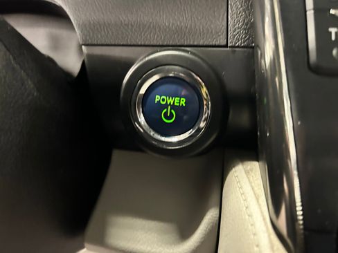 Used 2014 Toyota Camry XLE w/ Moonroof Package image 17