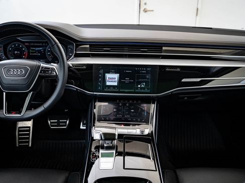 Certified 2022 Audi S8 image 32