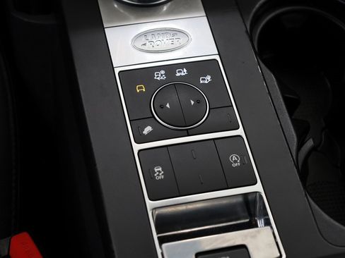 Used 2019 Land Rover Discovery SE image 12
