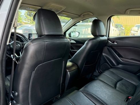Used 2018 MAZDA MAZDA3 Touring FWD image 17