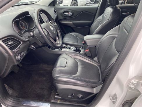 Used 2019 Jeep Cherokee Limited AWD/4WD image 9