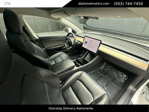 Used 2020 Tesla Model 3 Standard Range image 19